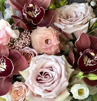 Chic and Minimal -blush, cream and deep merlot blooms